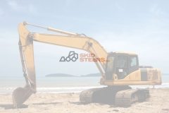 What Is a Trackhoe? The Heavy-Duty Machine Built to Tackle Any Jobsite