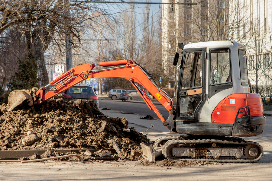 Mini Excavator with Rubber Tracks