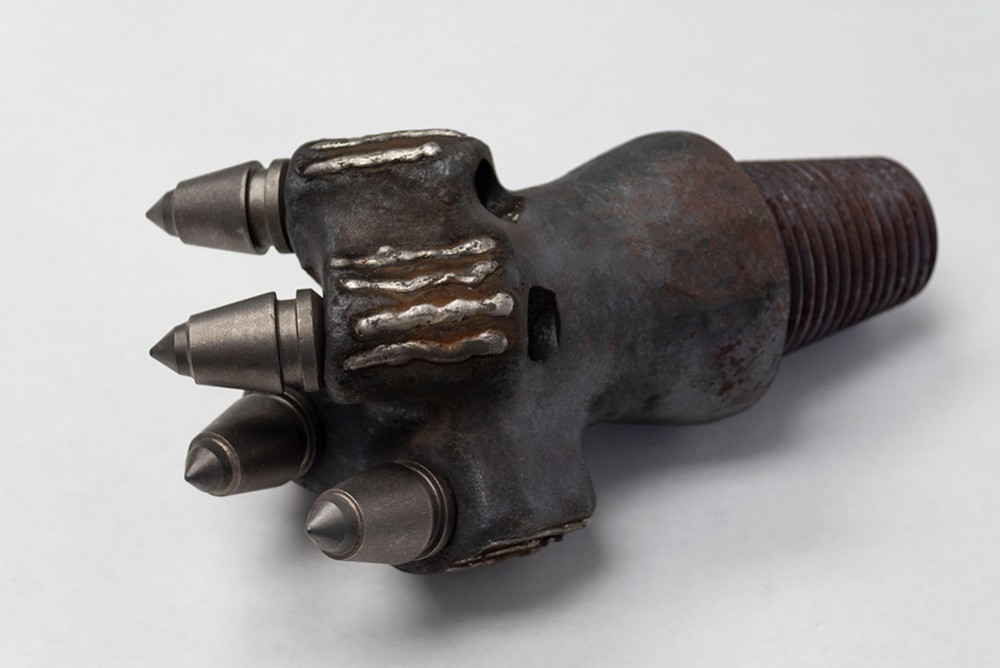 Auger Rock Bit Center Point With 4 Small Bullet Teeth Threaded Connector