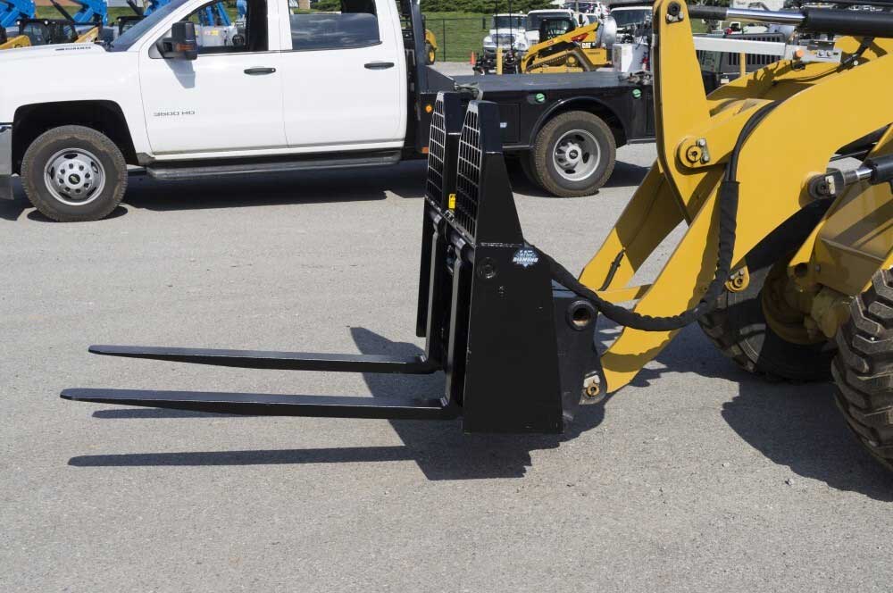 severe duty hydraulically adjusting pallet forks 48" tines | blue diamond