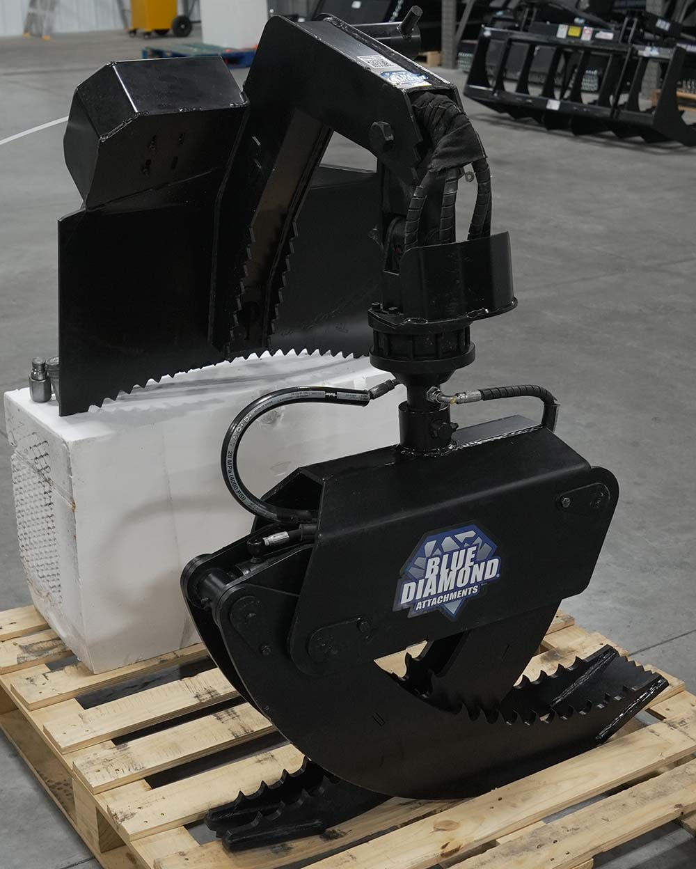 demo unit - mini skid steer log grapple with hydraulic rotation - blue diamond